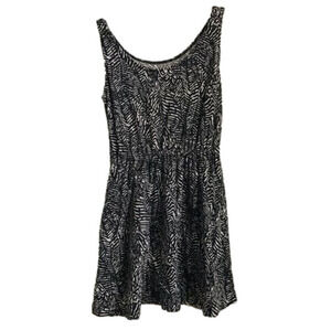Monochrome Sleeveless Dress w/ Elastic Cinch Waist